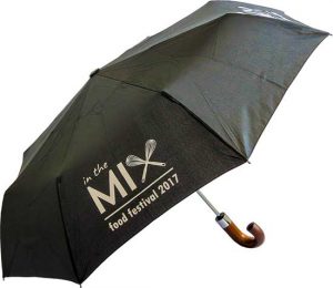 Paraguas personalizado plegable mango madera abierto